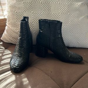 Steve Madden Crock-skin look Black Chelsea Boot 🐊 🖤